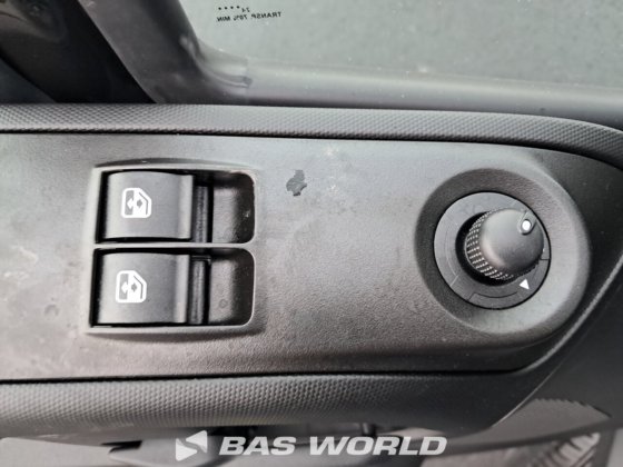 イヴェコ・デイリー 35C21 クローズド・ボックス・バン