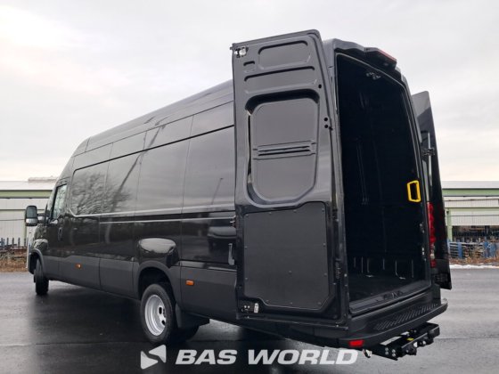 イヴェコ・デイリー 35C21 クローズド・ボックス・バン