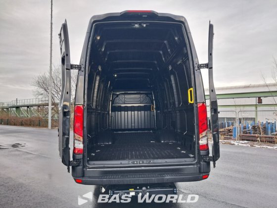 イヴェコ・デイリー 35C21 クローズド・ボックス・バン