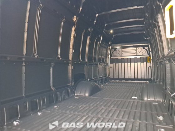 イヴェコ・デイリー 35C21 クローズド・ボックス・バン