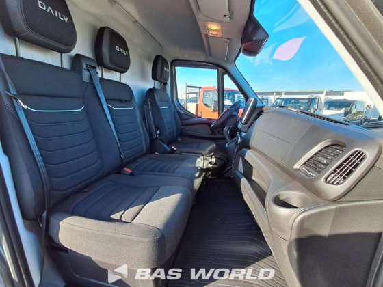 イヴェコ・デイリー 35C21 クローズド・ボックス・バン