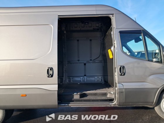 イヴェコ・デイリー 35C21 クローズド・ボックス・バン