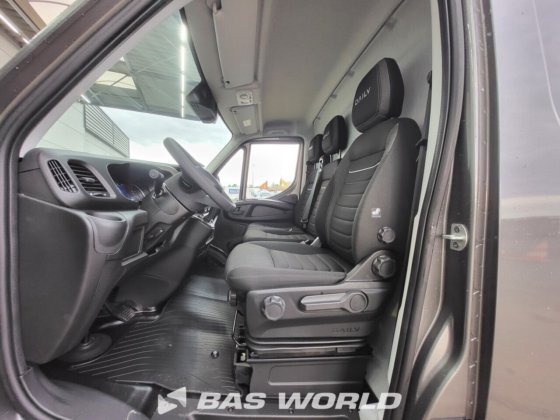 イヴェコ・デイリー 35C21 クローズド・ボックス・バン