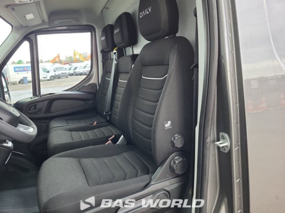 イヴェコ・デイリー 35C21 クローズド・ボックス・バン