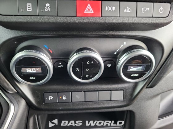 イヴェコ・デイリー 35C21 クローズド・ボックス・バン