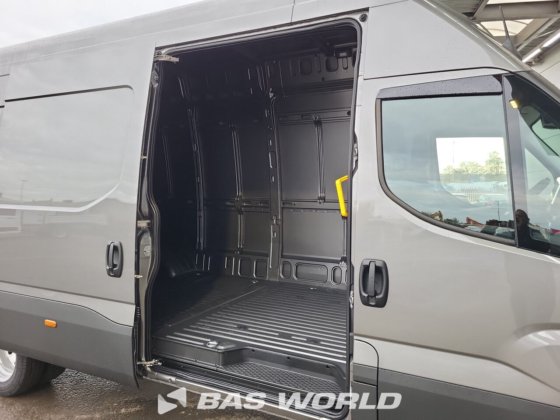 イヴェコ・デイリー 35C21 クローズド・ボックス・バン