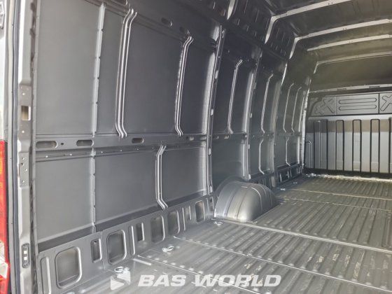 依维柯 Daily 35C21 封闭箱式货车