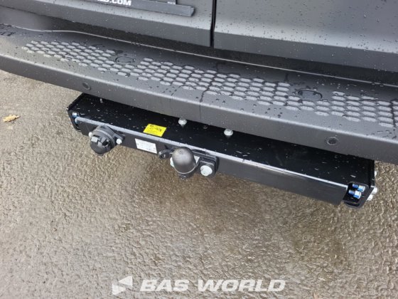 イヴェコ・デイリー 35C21 クローズド・ボックス・バン