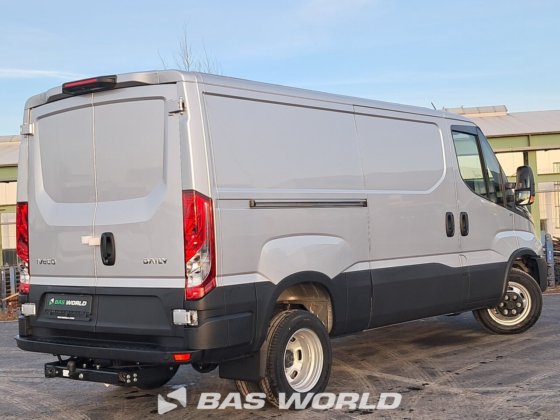 イヴェコ・デイリー 35C21 クローズド・ボックス・バン