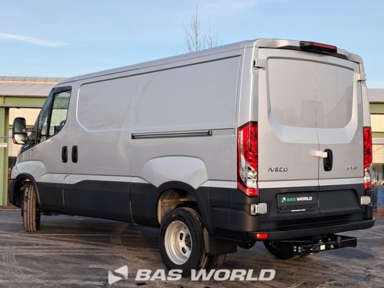 イヴェコ・デイリー 35C21 クローズド・ボックス・バン