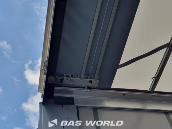 ケーゲル・カーテンサイド・セミトレーラー