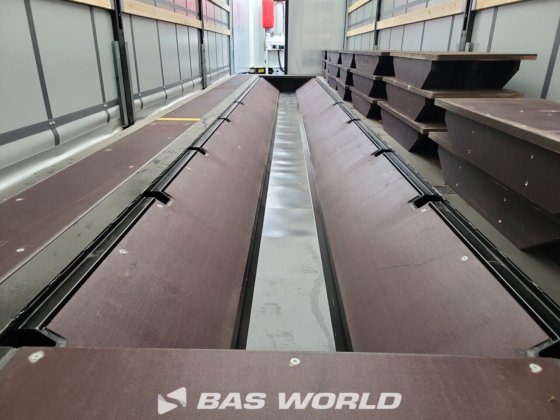 ケーゲル・カーテンサイド・セミトレーラー