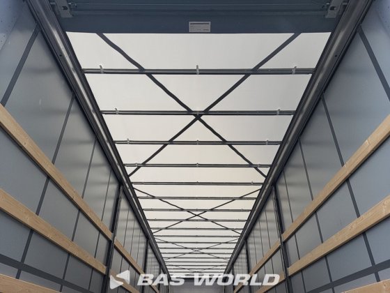 柯格尔帘边半挂车