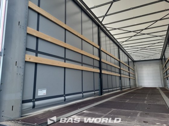 柯格尔帘边半挂车