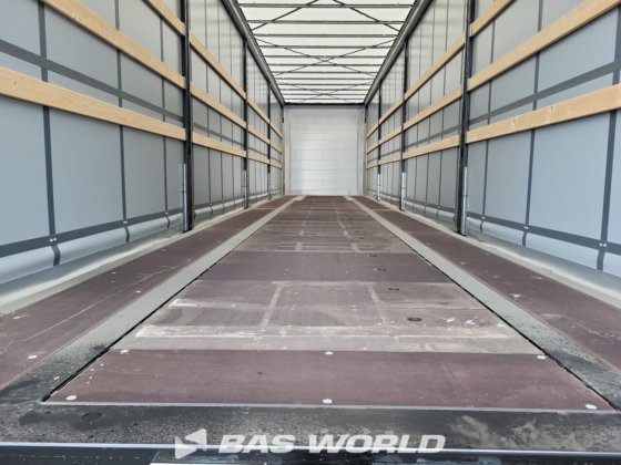 柯格尔帘边半挂车