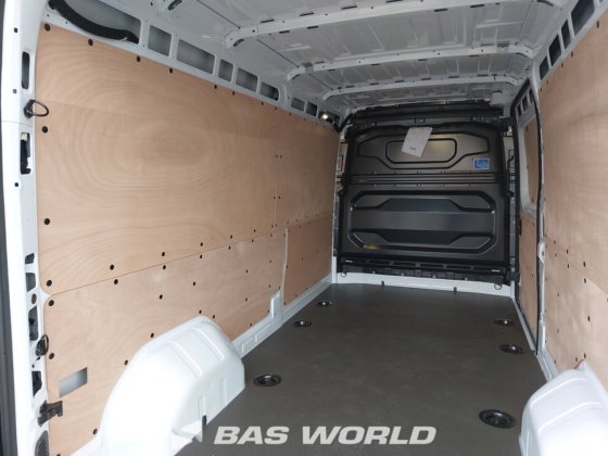 ルノー マスター 130PK クローズド・ボックス・バン