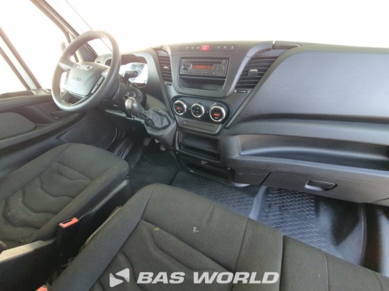 イヴェコ・デイリー 35S13 クローズド・ボックス・バン