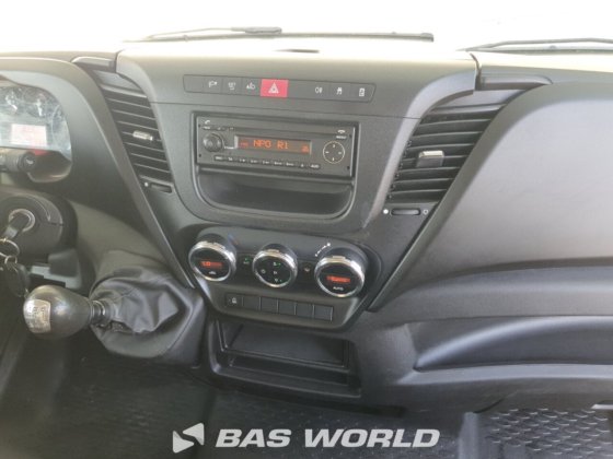 イヴェコ・デイリー 35S13 クローズド・ボックス・バン