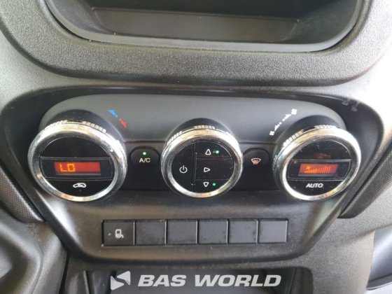 イヴェコ・デイリー 35S13 クローズド・ボックス・バン