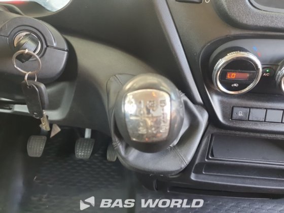 イヴェコ・デイリー 35S13 クローズド・ボックス・バン