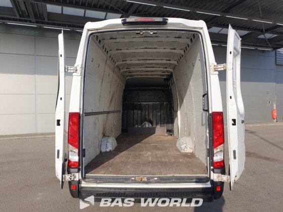 イヴェコ・デイリー 35S13 クローズド・ボックス・バン
