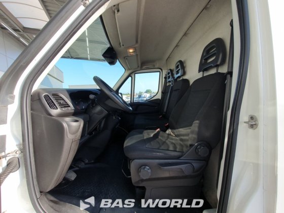 イヴェコ・デイリー 35S13 クローズド・ボックス・バン