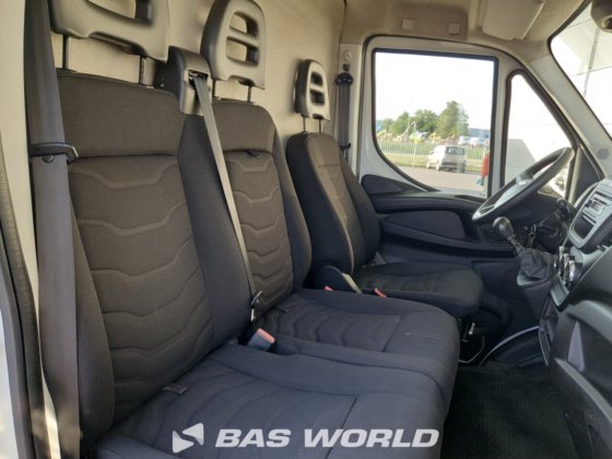 イヴェコ・デイリー 35S13 クローズド・ボックス・バン