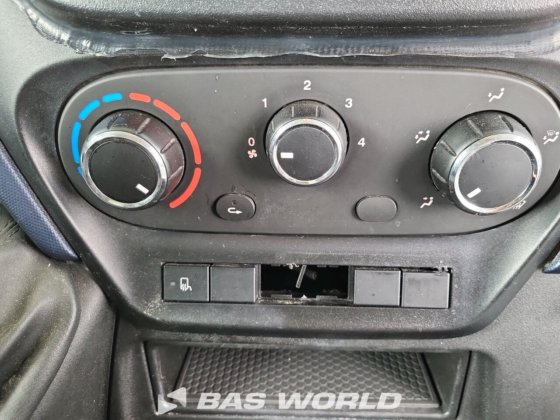 イヴェコ・デイリー 35S16 クローズド・ボックス・バン