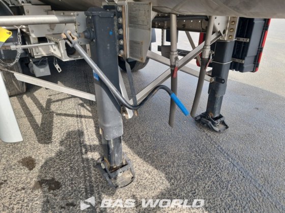 马扎尔坦克半拖车