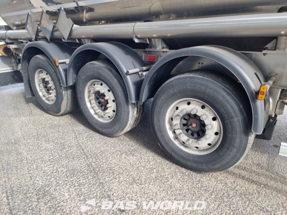 马扎尔坦克半拖车