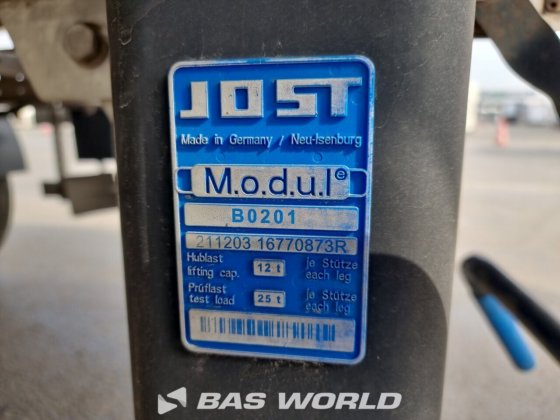 马扎尔坦克半拖车