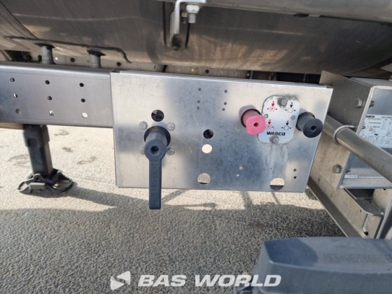 马扎尔坦克半拖车