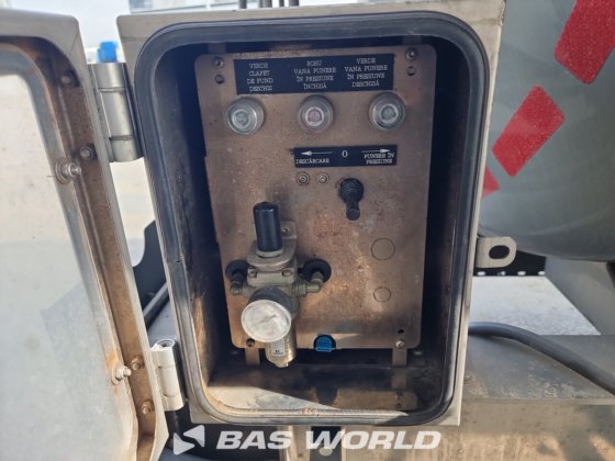 马扎尔坦克半拖车