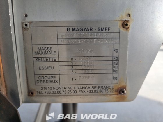 马扎尔坦克半拖车