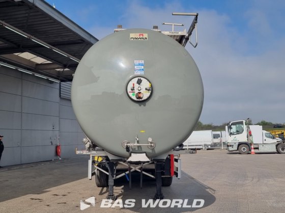 马扎尔坦克半拖车