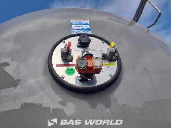 马扎尔坦克半拖车