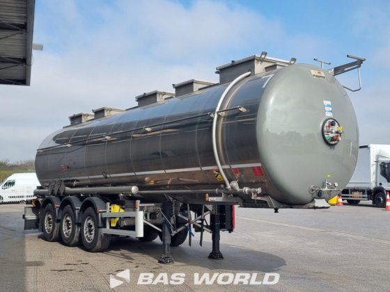 马扎尔坦克半拖车