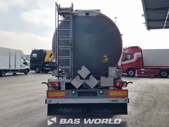 马扎尔坦克半拖车