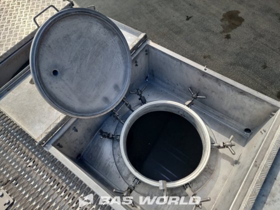 马扎尔坦克半拖车