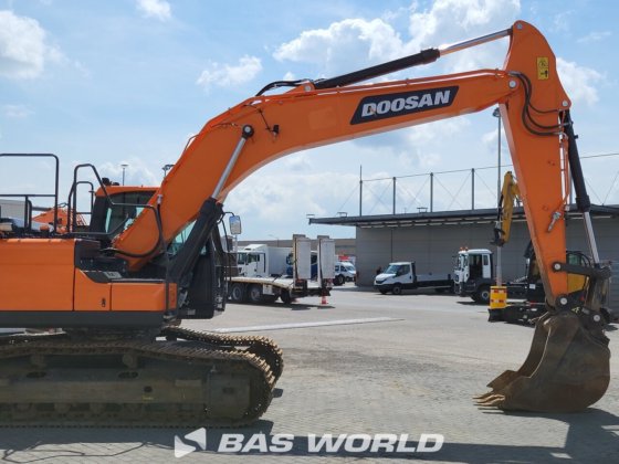 斗山 DX225 LC-7 履带式挖掘机