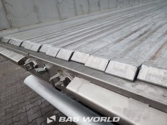 クレーカー・ウォーキング・フロア