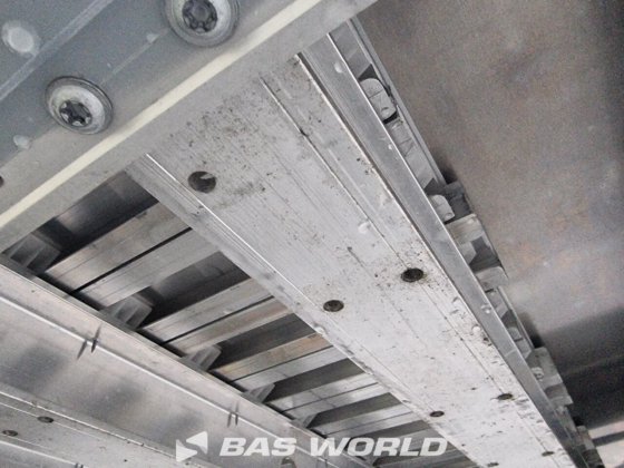 クレーカー・ウォーキング・フロア