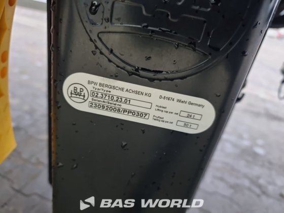 クレーカー・ウォーキング・フロア