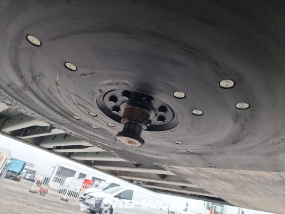 クレーカー・ウォーキング・フロア