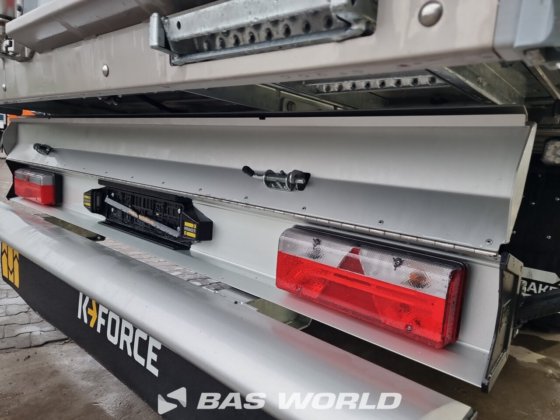 クレーカー・ウォーキング・フロア