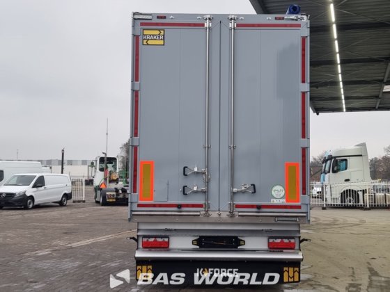 クレーカー・ウォーキング・フロア