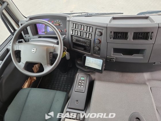 沃尔沃 FE 320 6X2 底盘卡车