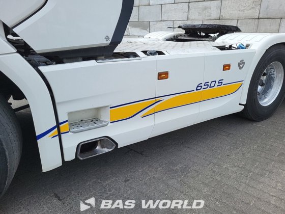 斯堪尼亚 S650 6X2 牵引车组