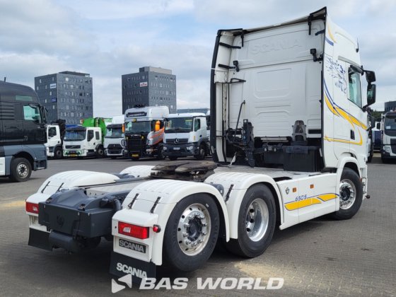 斯堪尼亚 S650 6X2 牵引车组