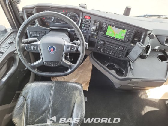 斯堪尼亚 S650 6X2 牵引车组